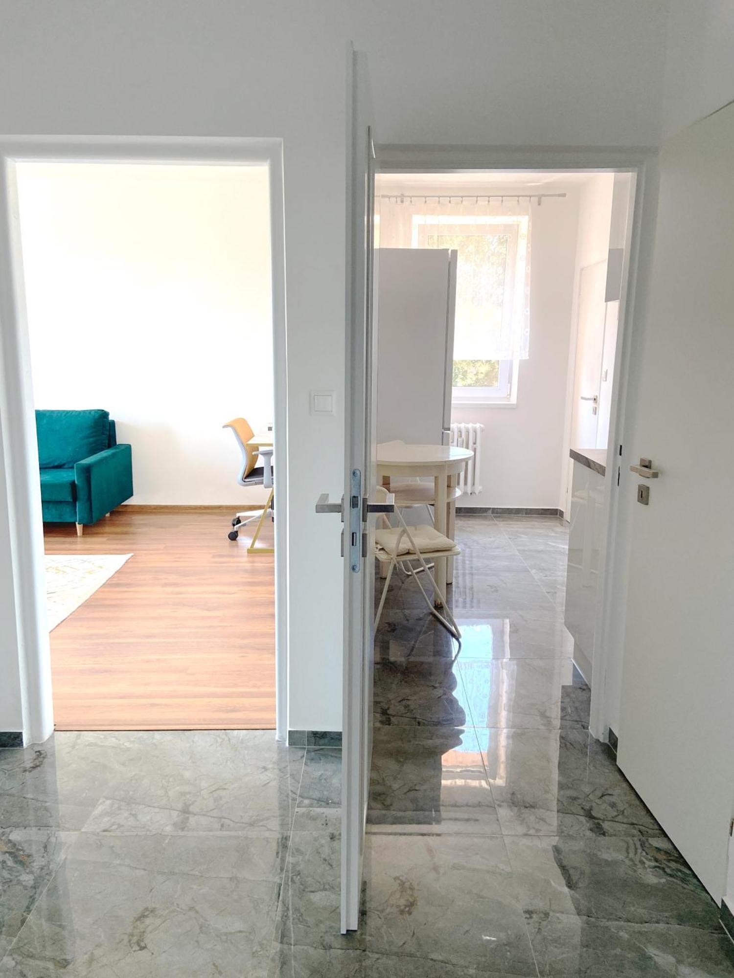 New Colorful Apartment With Big Balcony Bratislava Exterior photo